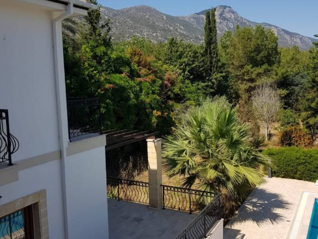 A Well Presented UNFURNISHED/WHITE GOODS ONLY3 Bedroom Villa with Private Pool + Lovely Sea and Mountain Views + a Large Private Garden