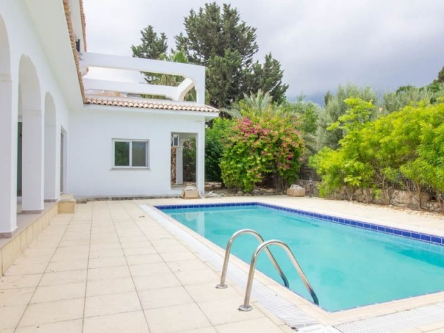 FOR RENT - Stunning 5 Bedroom Villa With Private Pool - unfurnished - Available to view from 1st October 2022