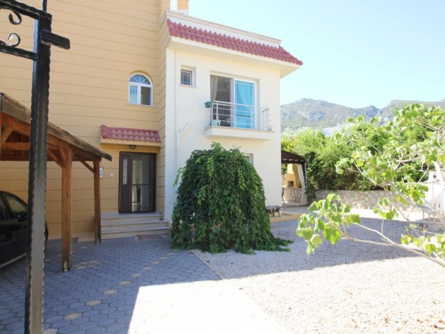 Perfect Location-4 Bedroom Villa Llogara Private Pool, Mountain and Sea vie Llogara-10 Minutes from the English School of Kyrenia **  ** 