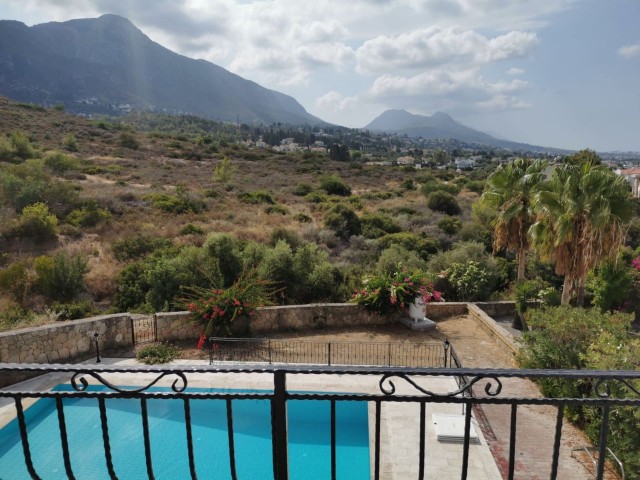 4 Bedroom Furnished Villa with Private Pool, Great Location + Gas Central Heating 