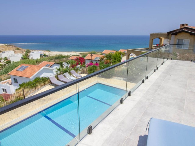 3-Bedroom Villa with Garden + Private Swimming Pool + White Goods + Air Conditioning + Mountain and Sea View ** 