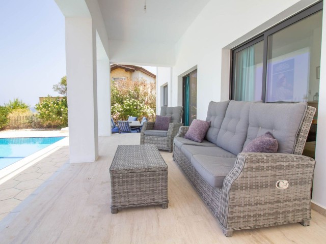 3-Bedroom Villa with Garden + Private Swimming Pool + White Goods + Air Conditioning + Mountain and Sea View ** 