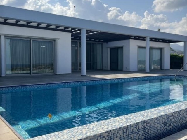 Direkt am Meer – Luxusvilla mit 5 Schlafzimmern, privatem Pool und garantiert unverbautem Panoramablick im schönen Esentepe.