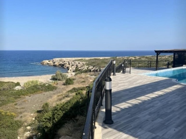 Direkt am Meer – Luxusvilla mit 5 Schlafzimmern, privatem Pool und garantiert unverbautem Panoramablick im schönen Esentepe.