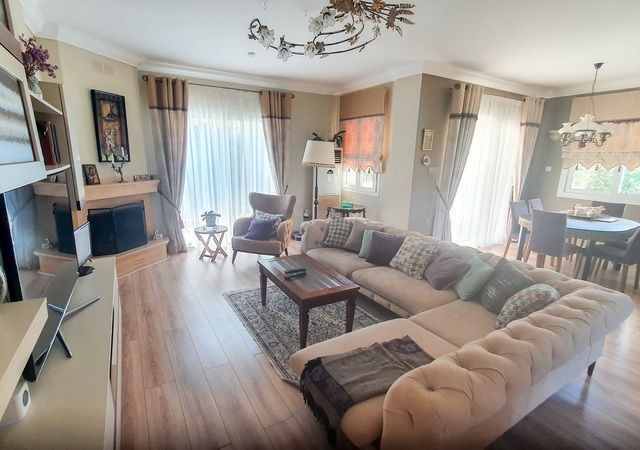 Lapta'da yenilenmiş 3+1 Villa + Özel Yüzme Havuzu + Su ve ısı yalıtımlı ref 1818