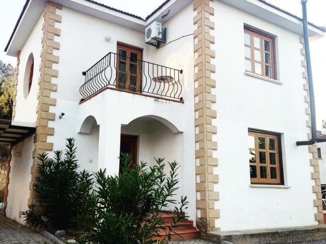 Erstaunliche und ruhige Lage mit Blick auf das Meer und die Berge - Villa mit 3 Schlafzimmern und privatem Pool in Catalkoy. 