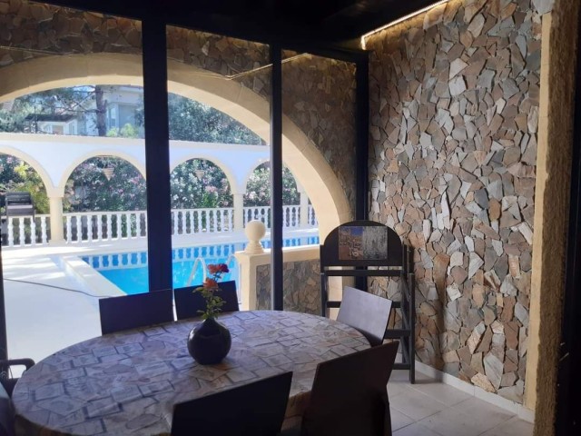 Spacious 5 Bedroom Villa with Private Pool - 10 minutes Walk to Escape Beach 