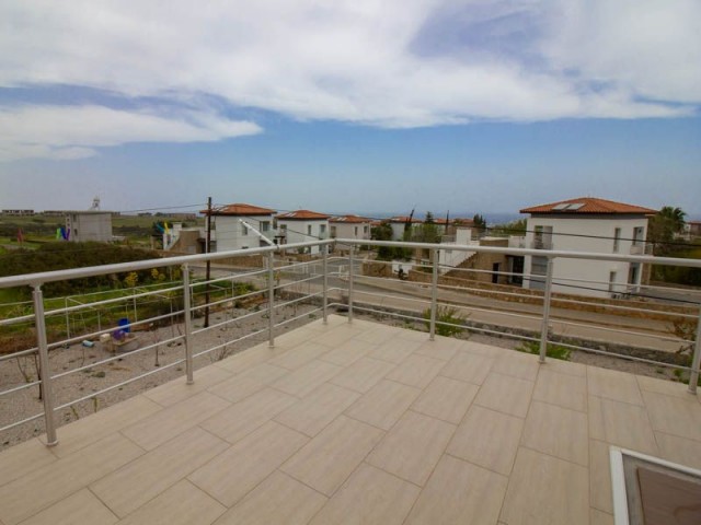 4+1 Freistehendes Haus in einem großen Garten in Tatlısu + Berg- und Meerblick + Gehentfernung zum Meer