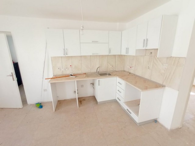 Geräumige 3+1-Maisonette-Wohnung in Alsancak + Herrlicher Blick auf die Berge + Zentrale Lage