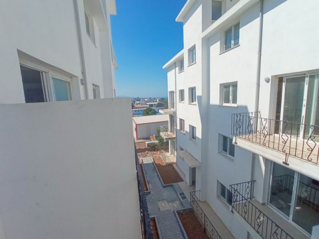 Geräumige 3+1-Maisonette-Wohnung in Alsancak + Herrlicher Blick auf die Berge + Zentrale Lage