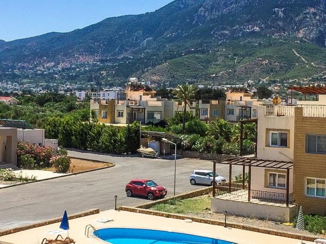 Lapta'da 3+1 Penthouse + Çatı terasta deniz manzarası + Plaja yakın + Ortak yüzme havuzu