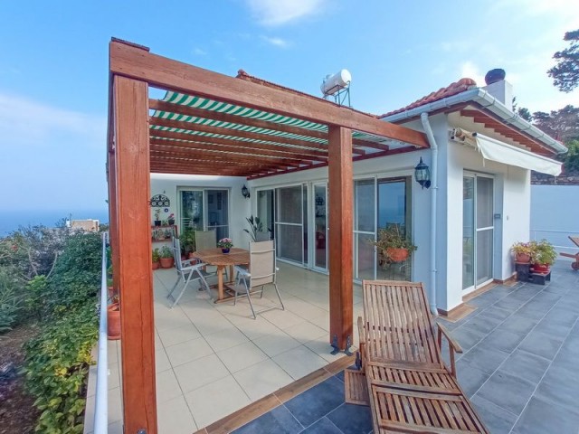 Unmissable opportunity in Esentepe with magnificent sea and mountain views + detached garden + 3 bedrooms!