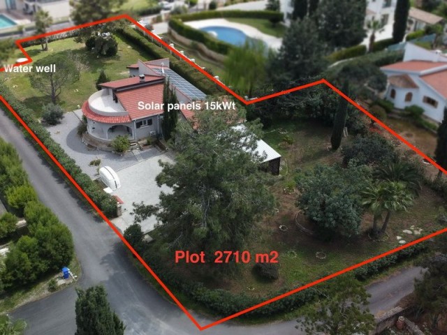 4+1 Bungalow auf einem großen Grundstück + Gästehaus + Gemeinschaftspool in olympischer Größe + Solaranlage