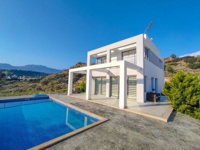 Moderne 4-Schlafzimmer-Villa in Alagadi + direkt am Meer + privater Swimmingpool + voll möbliert + Fußbodenheizung + zu vermieten 