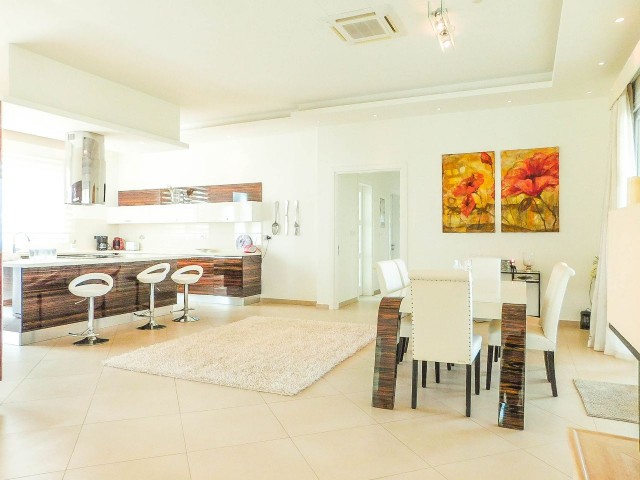 Building Award-winning Dream Bungalow + Indoor Pool + Jacuzzi + 3 Bedrooms + Spacious Well-kept Garden + In a Decent Area