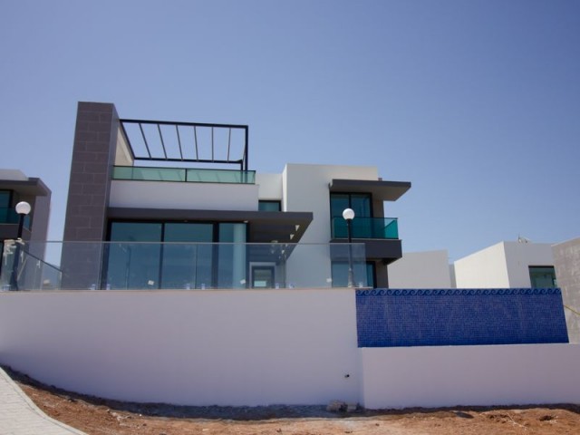 Esentepe'de Çok Nezih Bir Bölgede 3 Yatak Odalı Modern Villa + Özel Yüzme Havuzu + Merkezi Isıtma