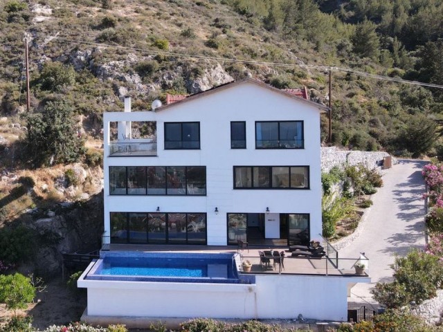 3-bedroom new villa + private swimming pool + underfloor heating + panoramic sea and mountains views