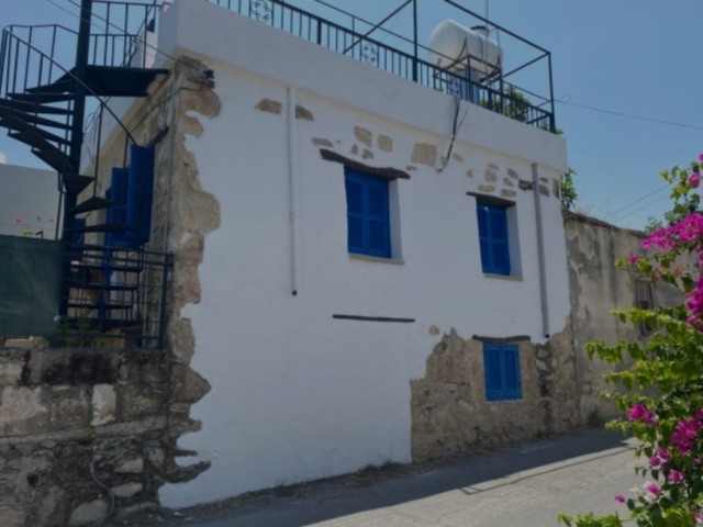 'Ladera Cottage' is a Traditional 2 Bedroom Cypriot Village house with a Stunning Plunge Pool in the heart of the village of Ozankoy (Kazaphani), and just minutes from Kyrenia Harbour.