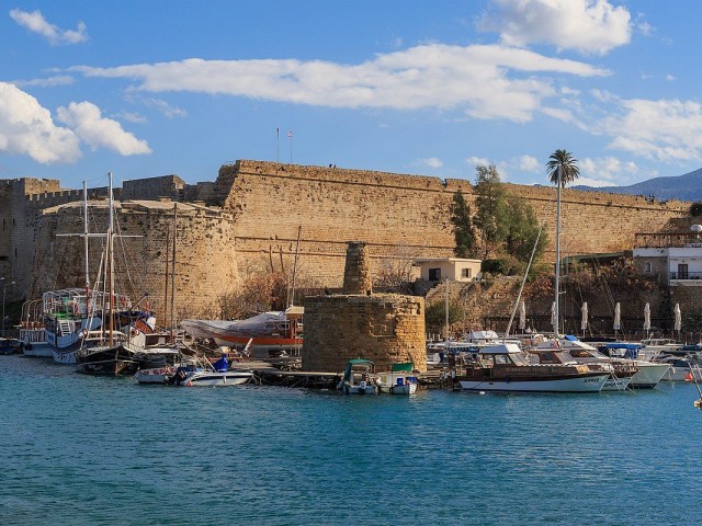 'Ladera Cottage' is a Traditional 2 Bedroom Cypriot Village house with a Stunning Plunge Pool in the heart of the village of Ozankoy (Kazaphani), and just minutes from Kyrenia Harbour.