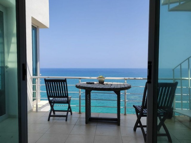 2+1 Apartment direkt am Meer in Tatlısu + Dachterrasse + perfekte Aussicht