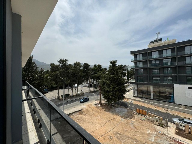 Новая квартира с 3 спальнями + большой балкон с потрясающим видом недалеко от центра города.