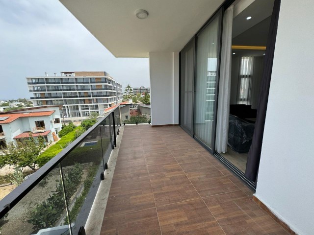 Ein brandneues Apartment mit 3 Schlafzimmern + großem Balkon mit herrlicher Aussicht in der Nähe des Stadtzentrums