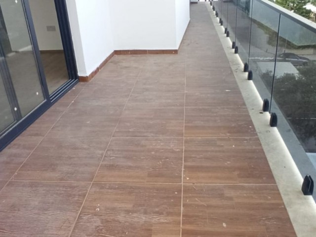 Eine neu gebaute Penthouse-Wohnung mit 2 Schlafzimmern, herrlichem Meerblick und großer Dachterrasse