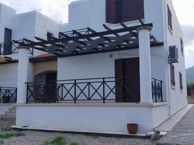 Amazing 3 bedroom 'refurbished' villa in the much sought after area of Kucuk Erenkoy + shared pool 