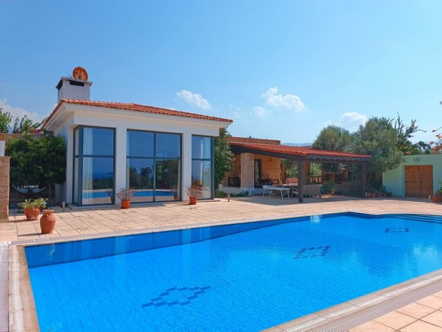 4 bedroom refurbished bungalow + 12m2 x 6m2 swimming pool + roof terrace + large plots size of 5,781