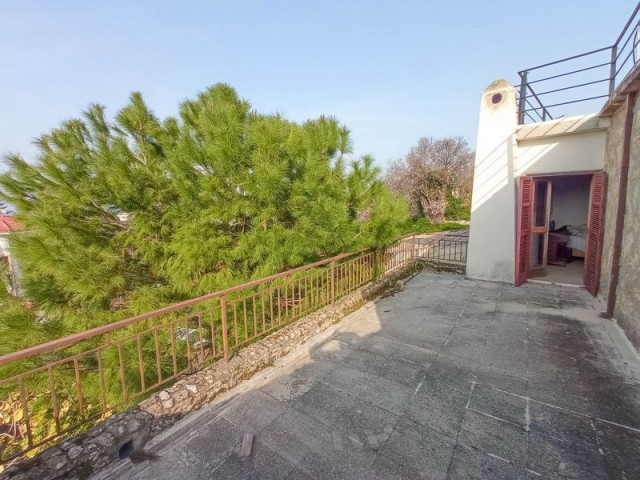 Типичный традиционный кипрский дом с 2 спальнями + отдельная квартира-студия + вид. Документ на имя владельца, НДС оплачен. Документ, подтверждающий право собственности на английском языке до 74 лет.