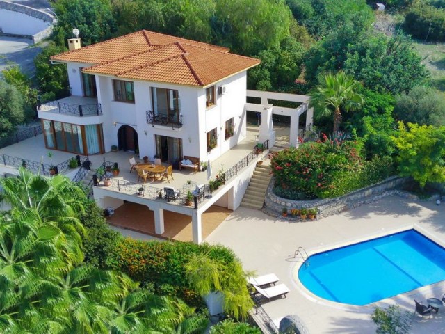 4-bedroom resale villa + swimming pool + sea and mountains views + Title deed in the owner’s name, VAT paid