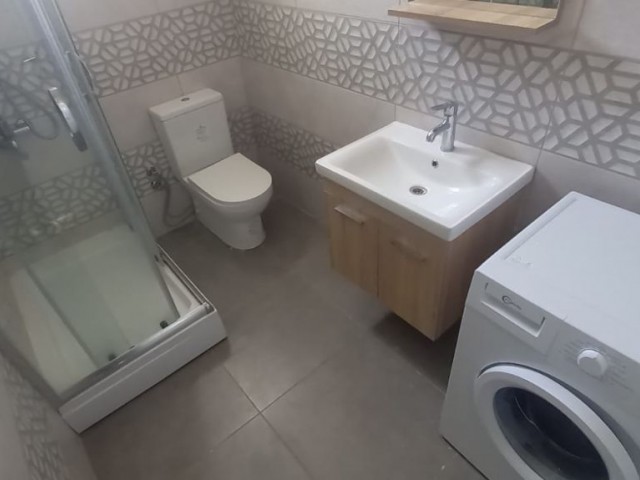 Küçük, sessiz ve bakımlı bir sitede + ortak havuz + dağ manzarasında modern 1 yatak odalı daire