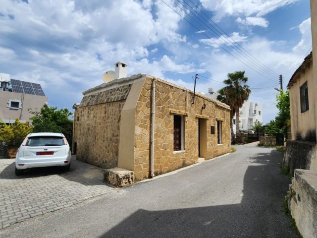 Zypern-Dorfhaus mit 2 Schlafzimmern, Dachterrasse und Annehmlichkeiten in Gehweite