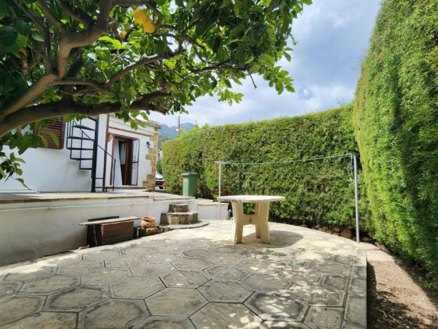 Zypern-Dorfhaus mit 2 Schlafzimmern, Dachterrasse und Annehmlichkeiten in Gehweite