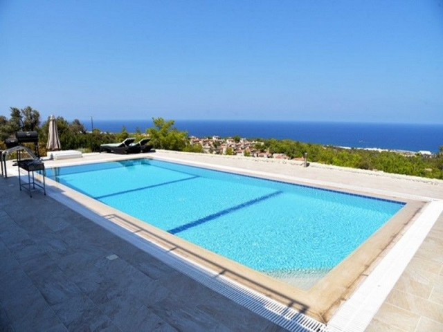 4 bedroom luxury villa + 10 m2 x 5.5 m2 swimming pool + fully furnished + car port + 5.4 KW solar panels + privacy + sea and mountains views