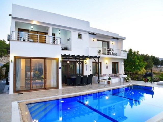 4 bedroom luxury villa + 10 m2 x 5.5 m2 swimming pool + fully furnished + car port + 5.4 KW solar panels + privacy + sea and mountains views