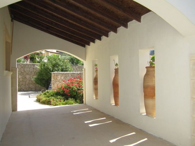 3 bedroom villa + swimming pool + fully furnished + central heating + white goods +  air conditioners and double plot size!