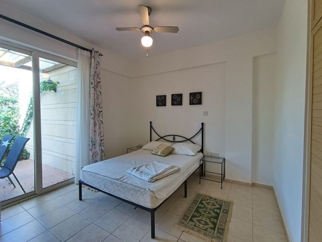  2 yatak odalı zemin kat ikinci el daire + tamamen mobilyalı + beyaz eşyalar + ortak havuzlar + tam donanımlı site