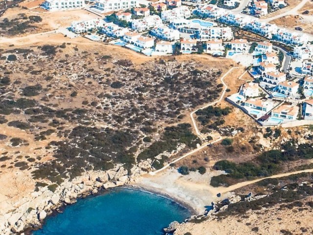 Gebrauchte Wohnung mit 1/2 Schlafzimmer im Erdgeschoss an einem preisgekrönten Standort, komplett möbliert und nur wenige Gehminuten vom Mittelmeer mit seinem Privatstrand entfernt.