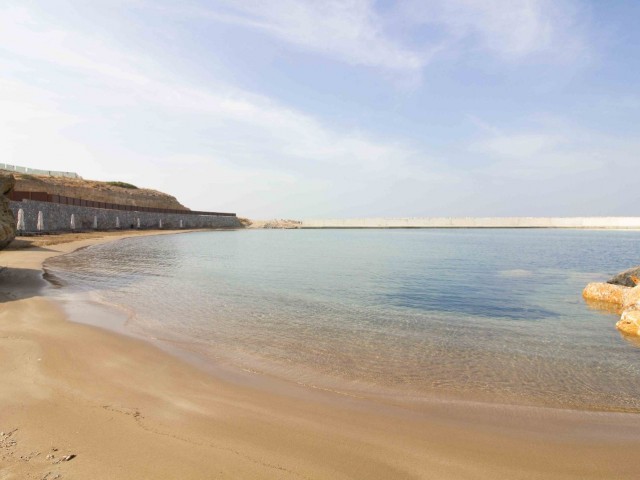 Moderne Wiederverkaufswohnung mit 2 Schlafzimmern + Gemeinschaftspool mit Meerblick + Zugang zum Meer + allen Annehmlichkeiten vor Ort