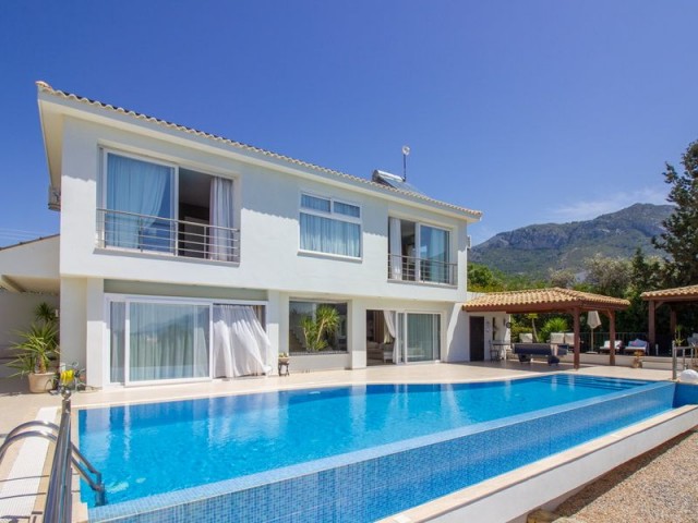 3 bedroom luxury villa + 2 x self-contained cottages + large infinity swimming pool + panoramic moun