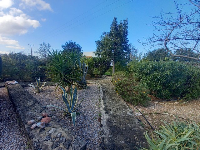 Villa mit 4 Schlafzimmern, herrlicher Aussicht + Pool + Gärten