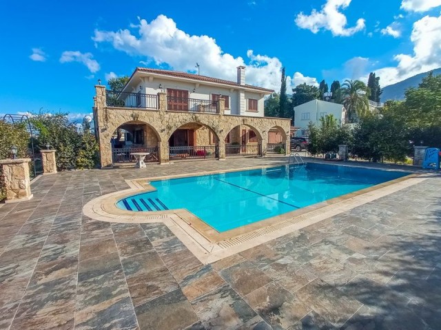 4 bedroom second hand villa + Roma End Swimming Pool + Large Plot Size + Central Heating + Garage. Title deed in the name of the seller - VAT paid and Pre-74 Turkish Title Deed