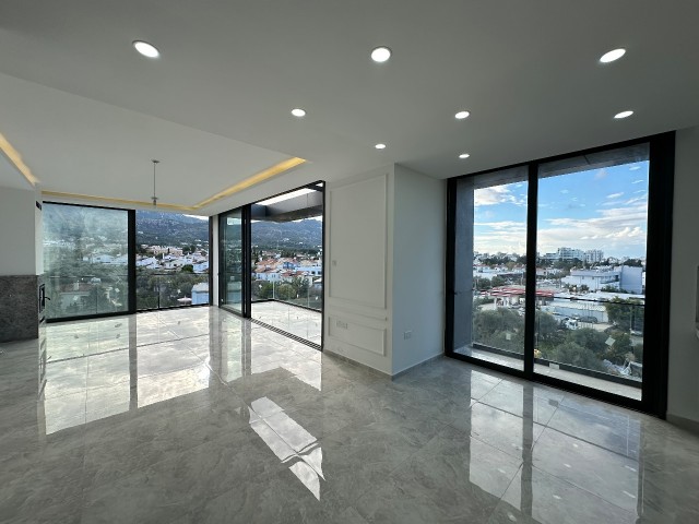 Wunderschönes luxuriöses 3+1-Penthouse mit privater Dachterrasse in Doğanköy, Kyrenia
