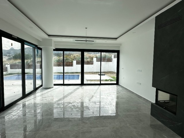 Luxuriöse und moderne 5+2-Triplex-Villa mit türkischem Haus zum Verkauf in Bellapais, Kyrenia