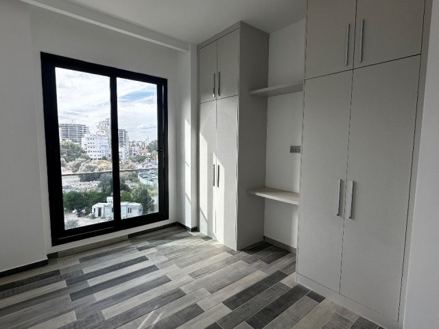 Girne Merkez'de Şahane Lüks Özel Çatı Teraslı Havuzlu 4+2 Penthouse