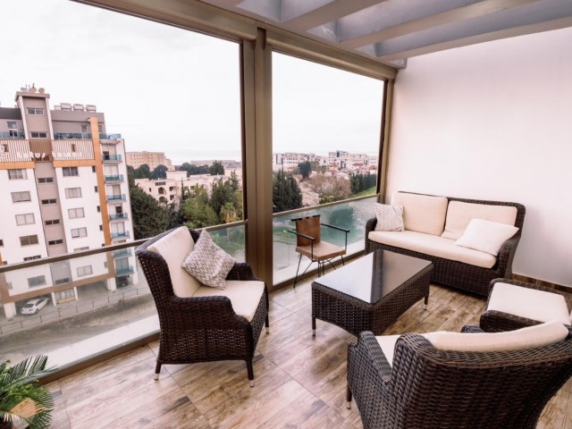 Girne Karakum'da 3+1 Duplex Kesintisiz Dağ ve Deniz Manzaralı Penthouse