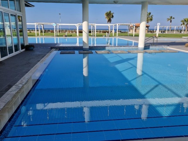 A nicely presented 2 bedroom penthouse apartment with fantastic sea views + communal pools (indoor heated & outdoor) + spa + gym + wellness centre + restaurant + sports centre