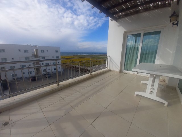 A modern 2 bedroom penthouse apartment with fantastic sea views + communal pools (indoor heated & outdoor) + spa + gym + wellness centre + restaurant + sports centre