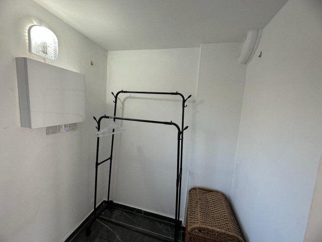 Neu renovierte 1-Zimmer-Wohnung – Gemeinschaftspool – in der Nähe von Annehmlichkeiten